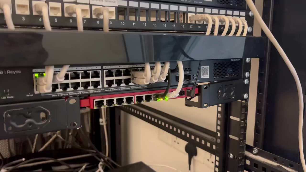 سلام عليكم متوفر كادر 
كاميراات مراقبه
انضمة حريق
طاقه شمسيه
سستم صوت
بداله
فيس بليت طابعات + اكسس بويت + بداله
كل حلول شبكيه 
مهما كان حجم عمل نشتغله 
للتواصل والاستفار
***********
