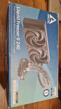 متوفر مبرد مائي اصلي مستعمل قليل جداً اخو الجديد Liquid Freezer ll 240...