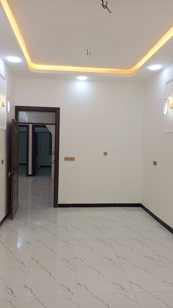 ⚫يوجد مشتمل للبيع سعر نقد 🏠🏠
🌍الموقع دوانم المعمل
⚪المساحة 150م 
🟢 اربع غرف شغل  ممتاز موقع ممتاز خلف المكاتب تحويل
🟠صالة ديوانية مطبخ صحيات مناور اثنين 
🔵قاطين عرض الشارع 12 م 
بعد صفر محد ساكن بي / للإستفسار اكثرالاتصال الرقم (***********  )
او مراسلة الصفحة

