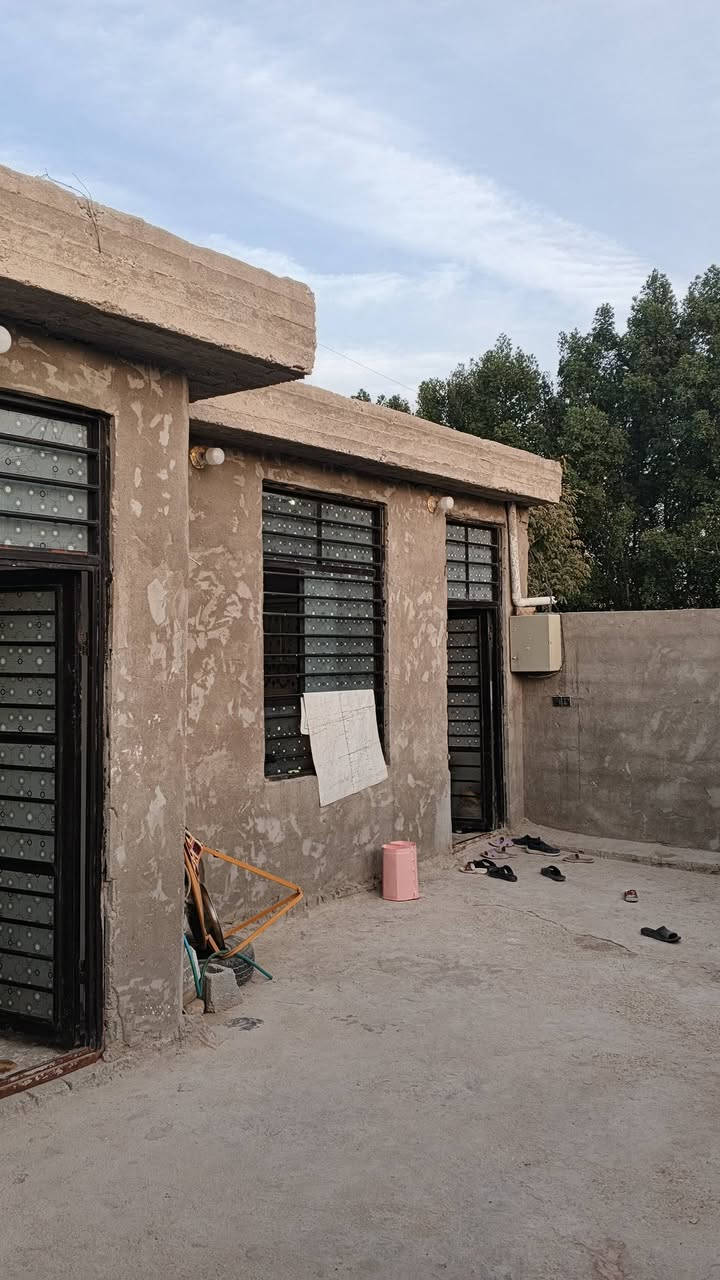بيت مساحه 210البيع فوق من قريه الغدير عامود 317
بناء بلوك صب مسلح اساس وسقف غرفتين وصاله وحمامات ومطبخ واستقبال 

الاستفسار مراسله واتساب 

***********
