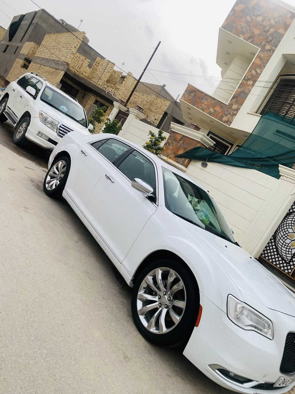 كرايسلر C300 V6 وارد كندي كلين تايتل فول للأخير C
2017 رقم دهوك شمالي 

-مقاعد جلد اسود 
-ستارة خلفية كهربائية
-كامرة خلفية 
-شاشة كبيرة تدعم ابل كار واندرويد اوتو 
- ويل مكسيكي أصل 
-بانوراما 
-ماشية 130 الف ميل 
-كشنات كهربائية مع خرن 3 وضعيات 
-جميع الكشنات تدفئة وتبريد منفصل لكل جهة
وبعد بيها هواي مواصفات .

عنواني ديوانيه المركز 

اي الاستفسار خاص


**إذا كنت صاحب هذا الإعلان وتريد حذفه لأي سبب، رجاءا أرسل رسالة إلى الدعم الفني**