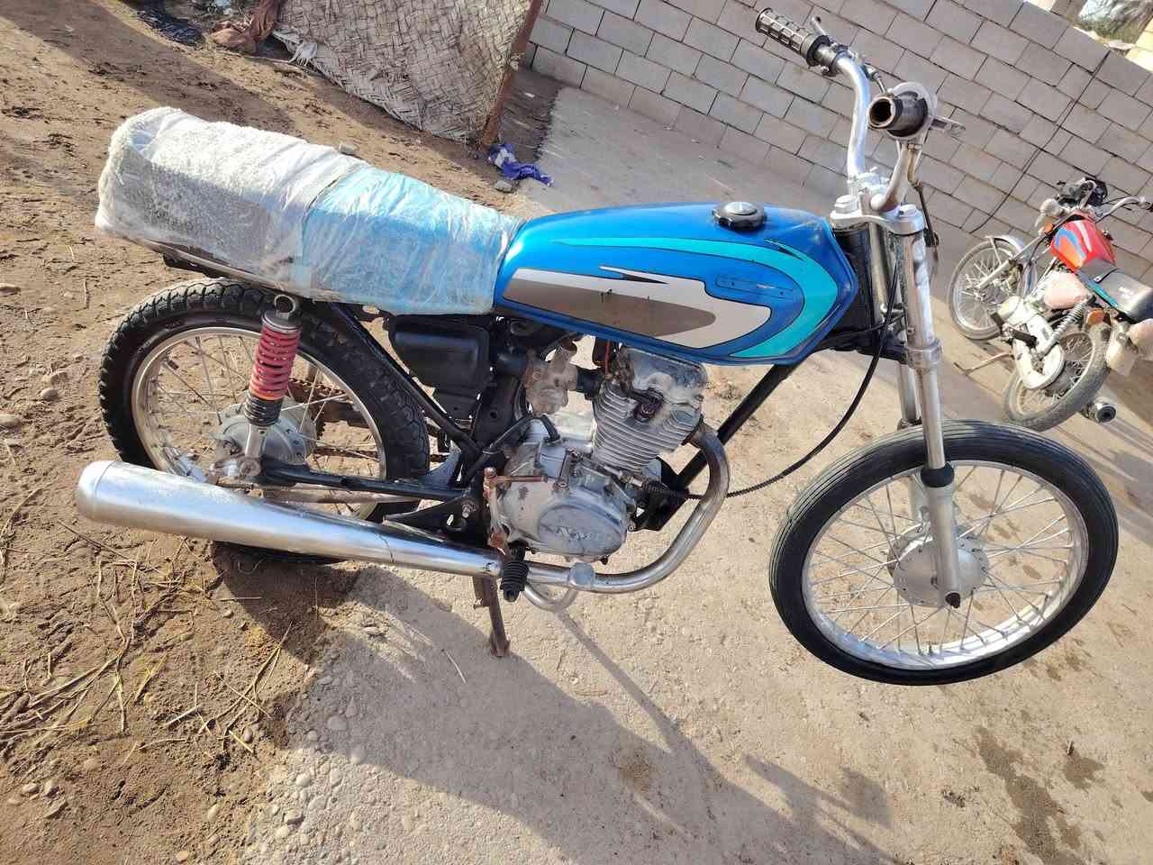 دراجه نامه اصلي بدون مكفول شاصي ومكينه من تتخين وجبن شرط ترايك اللمجر مكاني كحلائ شراي يتصل.*********** سعر 340 وبيه مجال لاشراي
