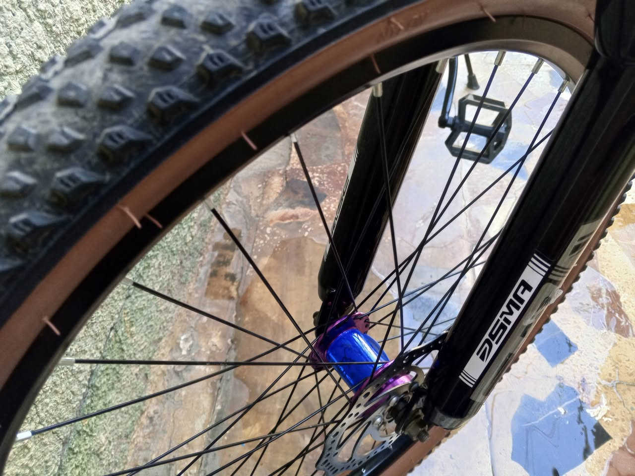 السلام عليكم البيسكل للبيع النوع رياضي 1 المكينة الأمامية 3.  والمكينة الخلفية 7.   نضافه 90.  وبي نقص جاملغ خلفي  و السعر 150وبي مجال  و هذا رقمي  *********** واتساب فقط
