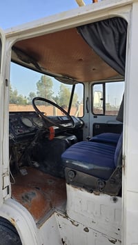 خرسه للبيع موديل ٨٣ سياره نضيفه رقم بغداد  سعره ٥٠ ورقه وبيه مجال  ٠٧٨...