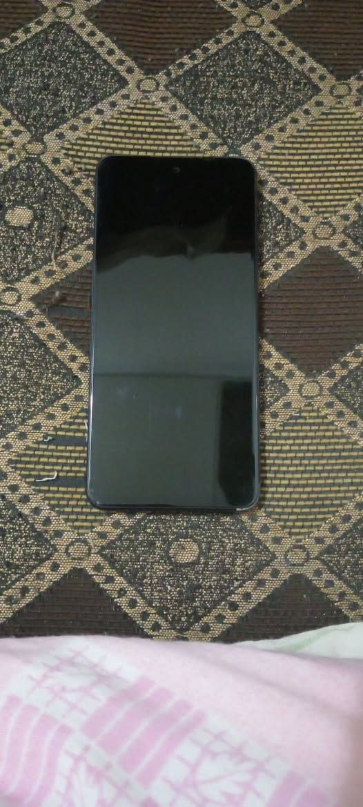 ​📱 للبيع: Realme C55 (مواصفات عالية وشحن سريع)
السلام عليكم شباب.. متوفر جهاز ريلمي C55 بنظافة ومواصفات ممتازة للبيع 
​⚙️ مواصفات الجهاز الملحقات:
​الذاكرة الداخلية: 256 جيجابايت (مساحة عملاقة لكل ملفاتك).
​العشوائية (الرام): 16 جيجابايت (8+8 جيجا) لأداء سريع وسلس جداً.
​البطارية: 5000 مللي أمبير (تطوّل معاك يوم كامل).
​الشاحن: يدعم الشحن السريع بقوة 33 واط (يشحن الجهاز بسرعة ممتازة).
​🔍 حالة الجهاز والأمانة:
​الجهاز شغال وبأفضل حال وكلشي بيه مية بالمية، بس للأمانة وبدون غش: بيه بياض صغير جداً بالشاشة وما مأثر على اللمس أو الاستخدام نهائياً (وتقدر تفحص براحتك).
​📍 التفاصيل والأسعار:
​الموقع: الموصل / ناحية بعشيقة.
​السعر: 150 ألف دينار عراقي.


**إذا كنت صاحب هذا الإعلان وتريد حذفه لأي سبب، رجاءا أرسل رسالة إلى الدعم الفني**