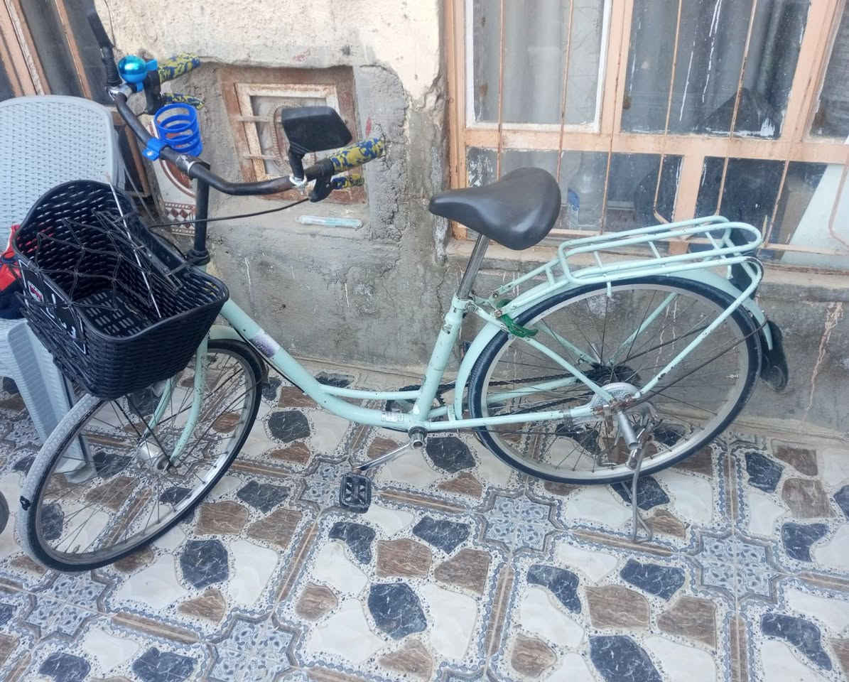 بايسكل للبيع نضيف 
مكان الرمادي قيم سعر 55
***********
