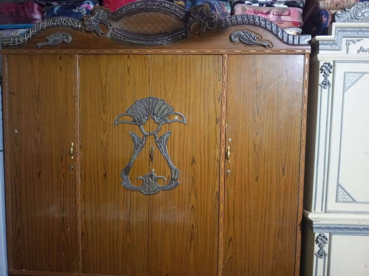 السلام عليكم اغراض بيت للبيع نضيفات مكاني اسكان الصناعي للاستفسار الاتصال على الرقم او المراسله رجأ المو شراي لايتعبني ***********
