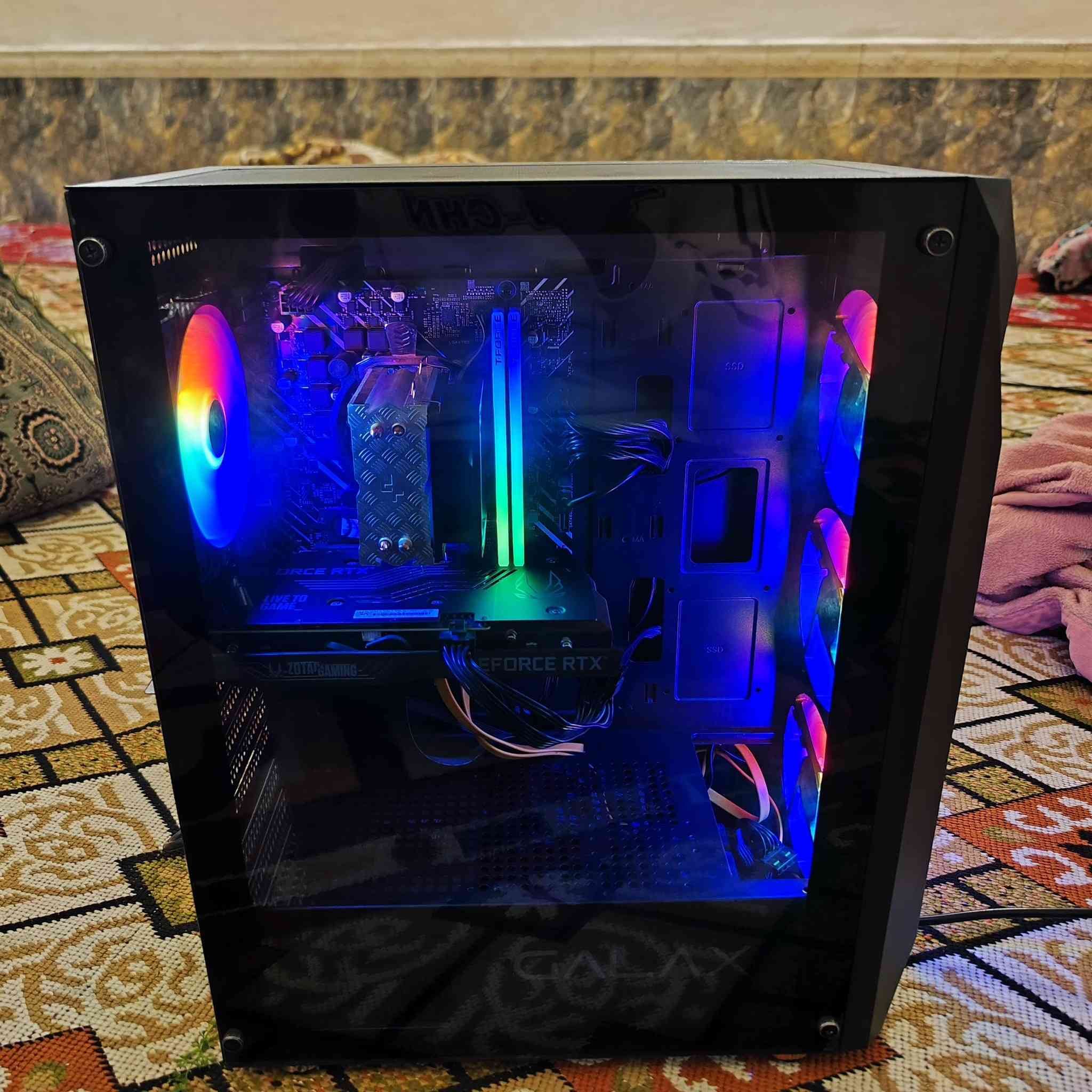 ​🖥️ تجميعة كيمنك (Full Setup) للبيع – نظيفة كللش وصيدة 🚀
السلام عليكم شباب.. عندي هاي التجميعة المتكاملة للبيع، الجهاز نظيف كللش وما مستخدم إلا شي قليل، والسبب أني طالب سادس وما عندي وقت ألعب وتاركها حرامات، فقررت أعرضها للبيع. الجهاز كامل مكمل، تاخذه وتلعب فوراً.
​📋 مواصفات الكيس (PC):
​المعالج: i5-12400F (الجيل 12).
​كرت الشاشة: RTX 3060 (12GB).
​الرام: 16GB DDR4.
​الخزن: SSD Samsung M.2 256GB (سريع جداً) + HDD 1TB.
​الباور سبلاي: 600 Watt.
​المذر بورد: ASUS H610M-K.
​📺 الشاشة والملحقات:
​الشاشة: ZP2414 دقة Full HD بنل IPS (ألوان حقيقية) وتردد 144Hz.
​يد التحكم (عدد 2): Xbox Controller أصلية + Xbox 360 Controller إضافية.
​المايك: مايكروفون احترافي صوته صافي جداً.
​السماعات: HyperX Cloud 2 (Wired) + HyperX Cloud Flight (Wireless).
​إضافات: تحويلة بلوتوث (Bluetooth USB) + كيبورد ميكانيكي Redragon + ماوس Razer + سبيكرات مكتبية.
​💰 السعر: 1200 مليون وميتين قفل 
📍 المكان: [ميسان مجر كبير ناحيه العدل ]
📞 للتواصل: [***********] أو راسلني خاص او واتساب .

ملاحظه ابيع تجميعه كاااااااااملة ما بيع قطع
