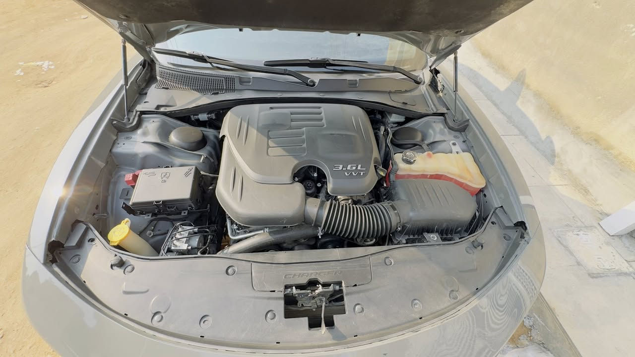 دوج جارجر SXT موديل 2023
اللون اسمنتي

دخول جديد رقم بغداد بأسمي

ممشى السيارة 21 mi
بعدها جديدة وعلى الوكالة بلاد 
مواصفاتها شاشة كبيرة ، حساسات خلفية  مع التنبيه
تشغيل عن بعد ، المحرك 3600 6V ، ثنائية الدفع ، كرسي السائق كهرباء ويل حجم 18 يعني مواصفات متوسطة SXT 

ضرر السيارة فقط قطعة واحد وموجودة صور الحادث ، سونار موجود

السيارة بعدها وكالة وجديدة فقط بيت ، جاهزة ماتصرف عليها ولا ربع واحد من حدادية وادامة وغيرها

السعر 248 ورقة وبيها مجال

الاتصال على الرقم ‭0771 378 7454‬
