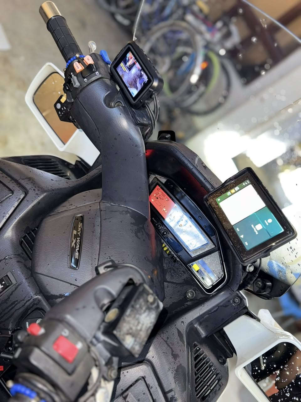 Sky wave 650 (2012) 15,000 km
سلام عليكم  دراجه للبيع سكاي ٦٥٠    (ماشيه ١٥ الف) جديد  فوول مواصه فات.   نضام ABS ستاند حساس  كوشنات هيتر  يداد هم هيتر  جام كهربائي  مرايات كهربائي   كل وضع بشرط بيلاد شاشه كاربله ي و دبل كامرات خلفي و امامي    شرط كير محرك نضافه فول طايرات جديد  (سعر خاص     
***********
