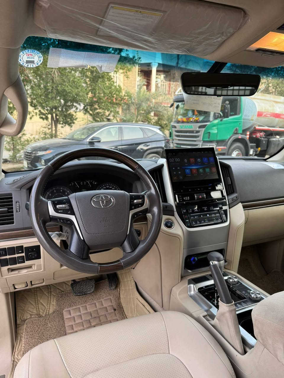 انضف وارخص لاندكروز 2021 بالعراق شركات باب اول مكفوله 
وبالحقيقه احلى من الصور مكفولة
 من الضرر والصبغ جديده جدا فقط 
ملاحضة زغيره من ضمن الصور 
8 ايرباك كراسي كهرباء حساس امامي خلفي 
3 شاشات سلايد روف جنطة كهرباء 

🛑 السعر سوي تعليق يصل مباشرة 🤖 

ماشيه 43 الف مكينه 6 سلندر
رقم اربيل تحويل ثاني يوم السياره بدون اي ملاحضات
للمشتري مكان السياره بغداد 

رقم صاحب السيارة 
***********
***********
