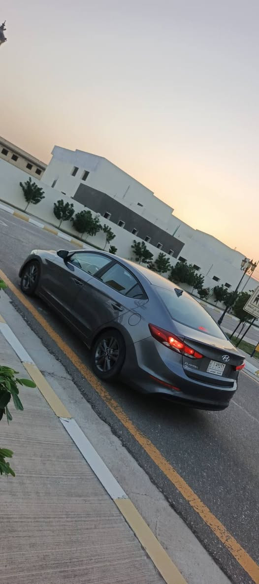 سلام عليكم شلونكم خويه
النترا 2018 سوبر  نضيفة كلش  سعر مناسب👇👇
ليبل واحد سبير الشركة بيها 
كفاله عامه من قطره الصبغ فقط بنيد مبدل +بارد شبر جاملغ وعندي سونار هسه سويته

مواصفات(وضعيات قيادة +مثبت السرعة+رادار جانبي تفاعلي+حساسات+شاشه اندرويد وكامرة +تحكمات+عداد الكتروني+شاشه اعطال+بجم زنون عالي ناصي )

مكينة 2000 دوش المرغوب كفالة من كلشي تراي زيرو 
كير AT  المرغوب 6 نمر
اخوان ماشيه 90 الف حقيقي 
تبريد شرط يلسع 
بدون اي نقص السيارة حداديه ولا جكه بيها 
الجامة مفطوره اخوان
السعر 122 وبيها مجال 
مكان ديوانية 
***********
