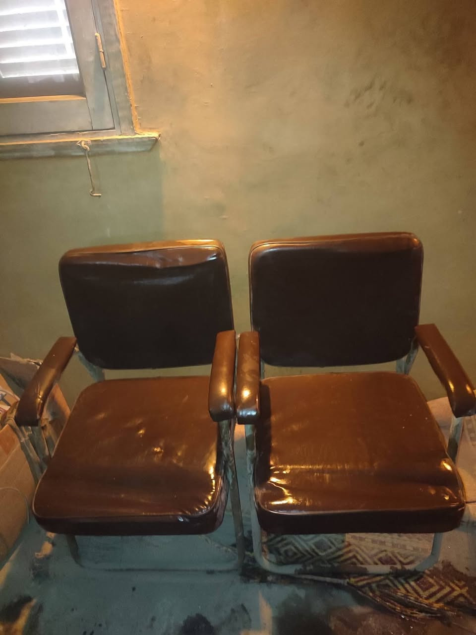 للبيع 4 كراسى الترييحه ده بسبب أن الكراسى كانت فوق بعض فتره


**إذا كنت صاحب هذا الإعلان وتريد حذفه لأي سبب، رجاءا أرسل رسالة إلى الدعم الفني**