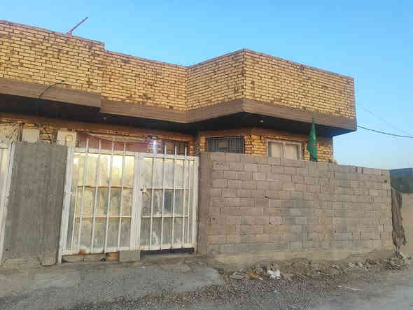 السلام عليكمدار  للبيع بالبكرلي شارع البوحمير مقابيل المستوصف

 طابو زراعي سند 25 طابق واحد مساحة البناء 150 متر واجه 

 متر بناء حديث 2024 بناء طابوك  يحتوي على غرفتين وكلدور

 واستقبال وصحيات ومنور كبير للغرفتين السعر 82 وبي مجال

(ملاحظه ,: دارين للبيع ثنينهن نفس الخريطه ينباعن ثنيهن او واحد حسب الرغبه )

 للاستفسار مراجعة مكتب عقارات الفرقد الكائن قبل جامع سلمان المحمدي 
او الاتصال على الرقم *********** حسين المعموري
