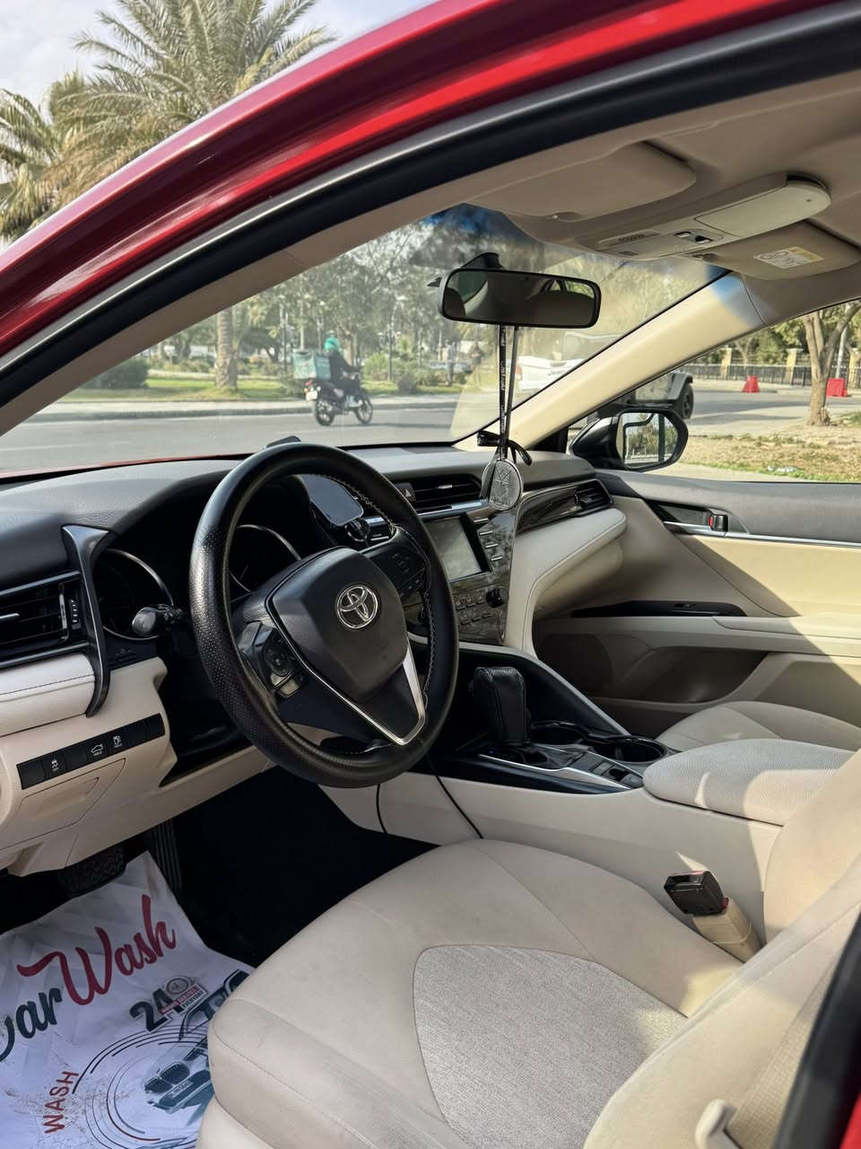 كامري 2019 خليجي كفاله ‼️
وكالة جيهان 
جديده جدا ماشيه 82 الف كيلو ‼️
رقم سلمانيه تحويل وكاله موجود
اضائه led نقط عمياء 
اوتو هولد 
هاند بريك بصمه 🥇
ويل كب
صدر محرك كير كله كفاله
بيها فقط pdr بالجاملغ اامامي
مكان السياره بغداد 
السعر 185 وبيها مجال بسيط
***********
*********** واتس ☎️
