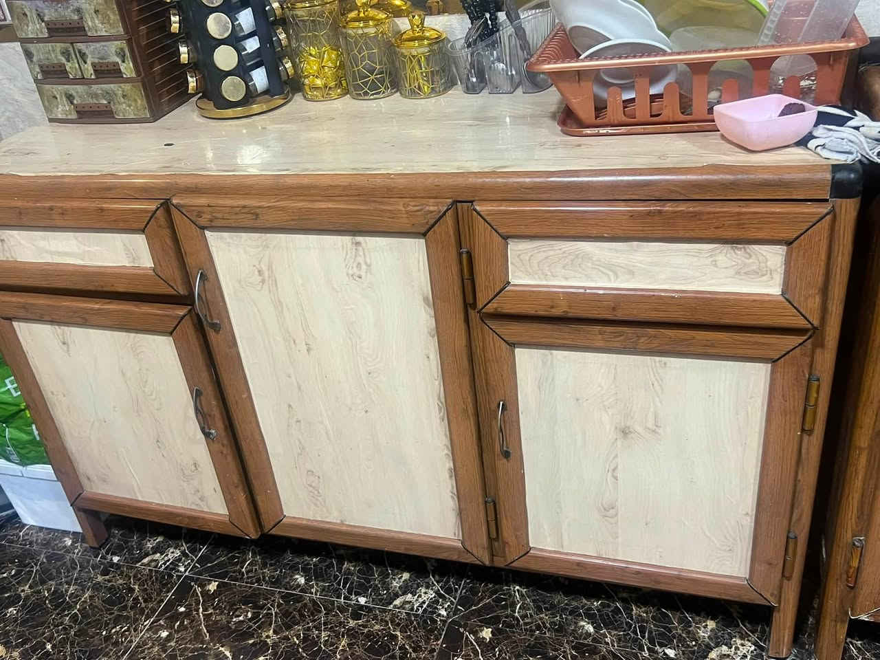كاونتر نضيف الأمنيوم  الكاونتر متر ونص والسنك متر وربع مستعجل عل بيعته السعر 125 وبي مجال


**إذا كنت صاحب هذا الإعلان وتريد حذفه لأي سبب، رجاءا أرسل رسالة إلى الدعم الفني**