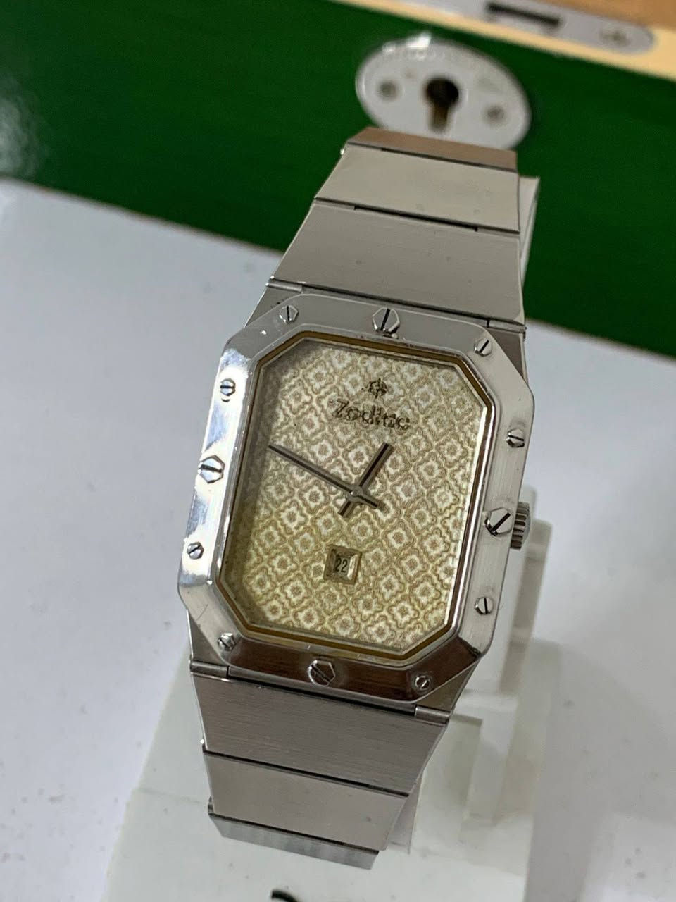 فريدريك اوتوماتيك قطر 40
اترنا اوتوماتيك قطر 36 ابعاد 40 تلبيس ذهب 20
زودياك اوتوماتيك
رومر نوادر اوتوماتيك قطر 38
لونجين نوادر نصب تلبيس ذهب ابيض 10
اينكر سويسري اوتوماتيك تلبيس ذهب 20
***********
