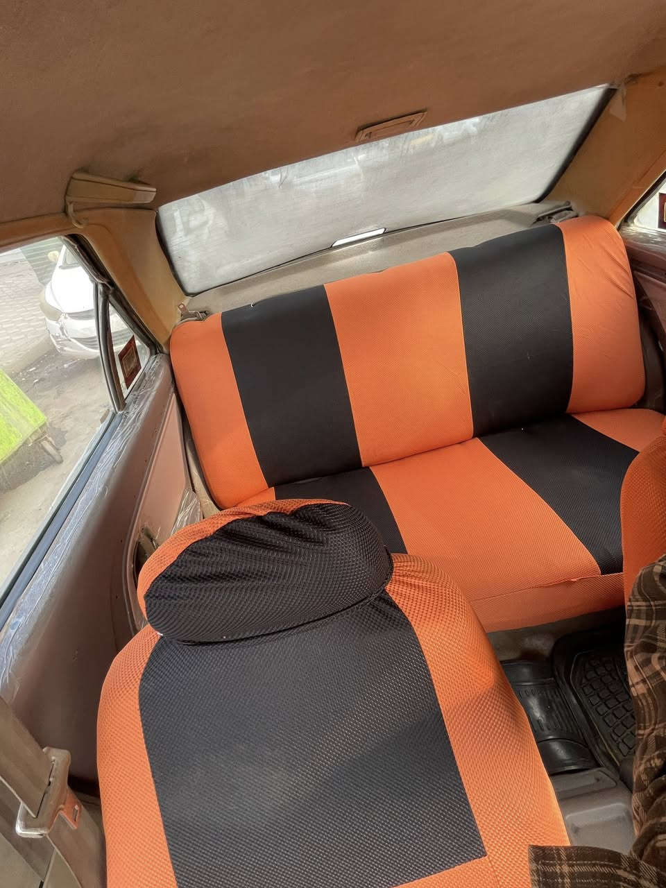 السلام عليكم بيجو 405موديل 15سنويه منتهيه عليها غرامات 240الف يطيحن من السعر (السعر 23وبيها مجال قليل )الهيئه على المشتري ***********الي مو شراي لا يراسل ويتعبني
