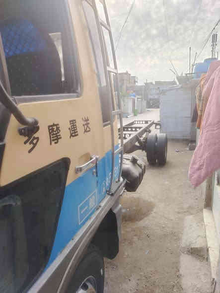 السلام عليكم
هينو للبيع معلايه رقم بصره اصفر
مكينه ٨٠ عادي لاصرف ولا بخار
مكاني بغداد الشعله حي الخطيب التصال على الرقم ***********
