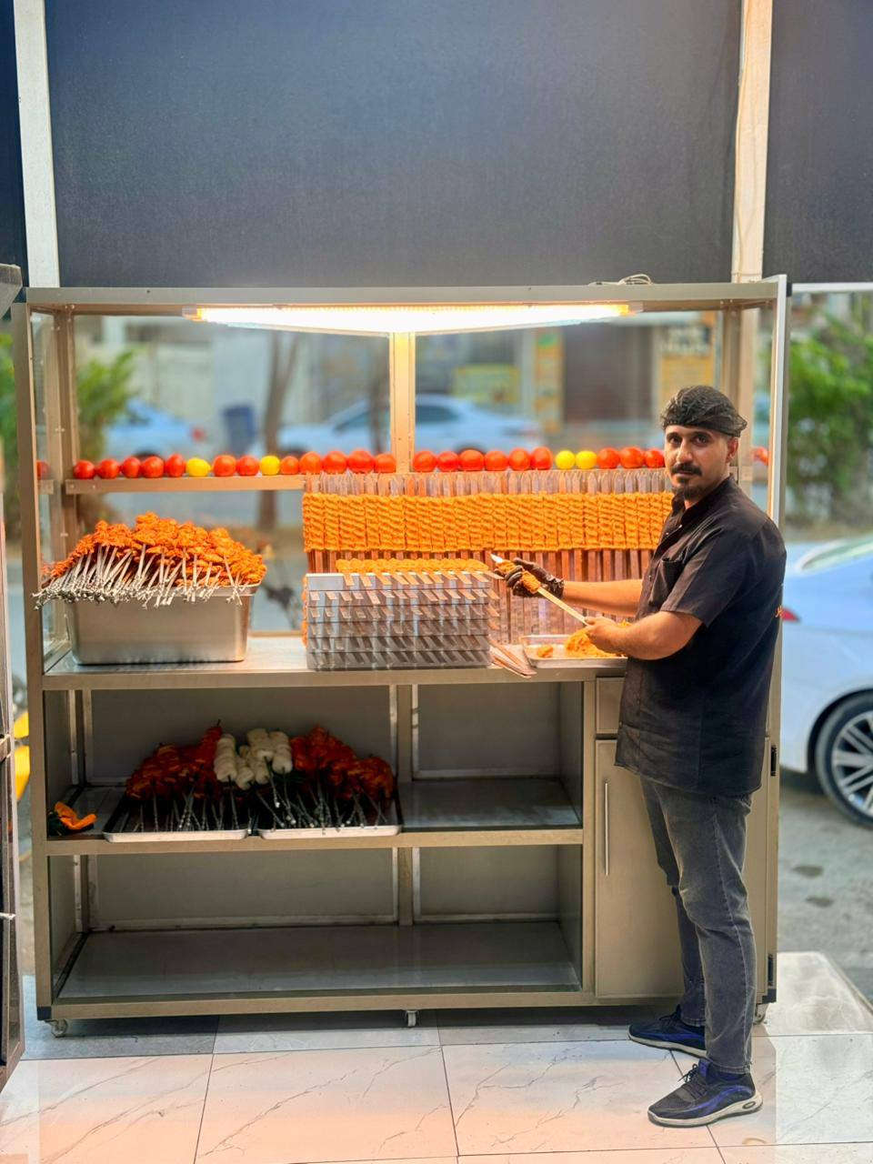 السلام عليكم الى جميع زبائن مطعم وكباب مهند الشهير نود اعلامكم عن تواجدنا في المطعم غدآ من الساعه ال10صباحا الى الساعه 11مسآ لتلبيه طلباتكم وخدمتكم ونعتذر من الجميع على التاخير الي حصل بشهر رمضان المبارك ونعتذر على التقصير الي حصل وتبقى اسعارنه وعروضاتنه نفس الاسعار مستمرى واهلا وسهلا بكم للاتصال ***********مهند كبابچي الموقع كركوك واحد حزيران قرب الحصو والرمل مقابيل منفذ واحد حزيران
