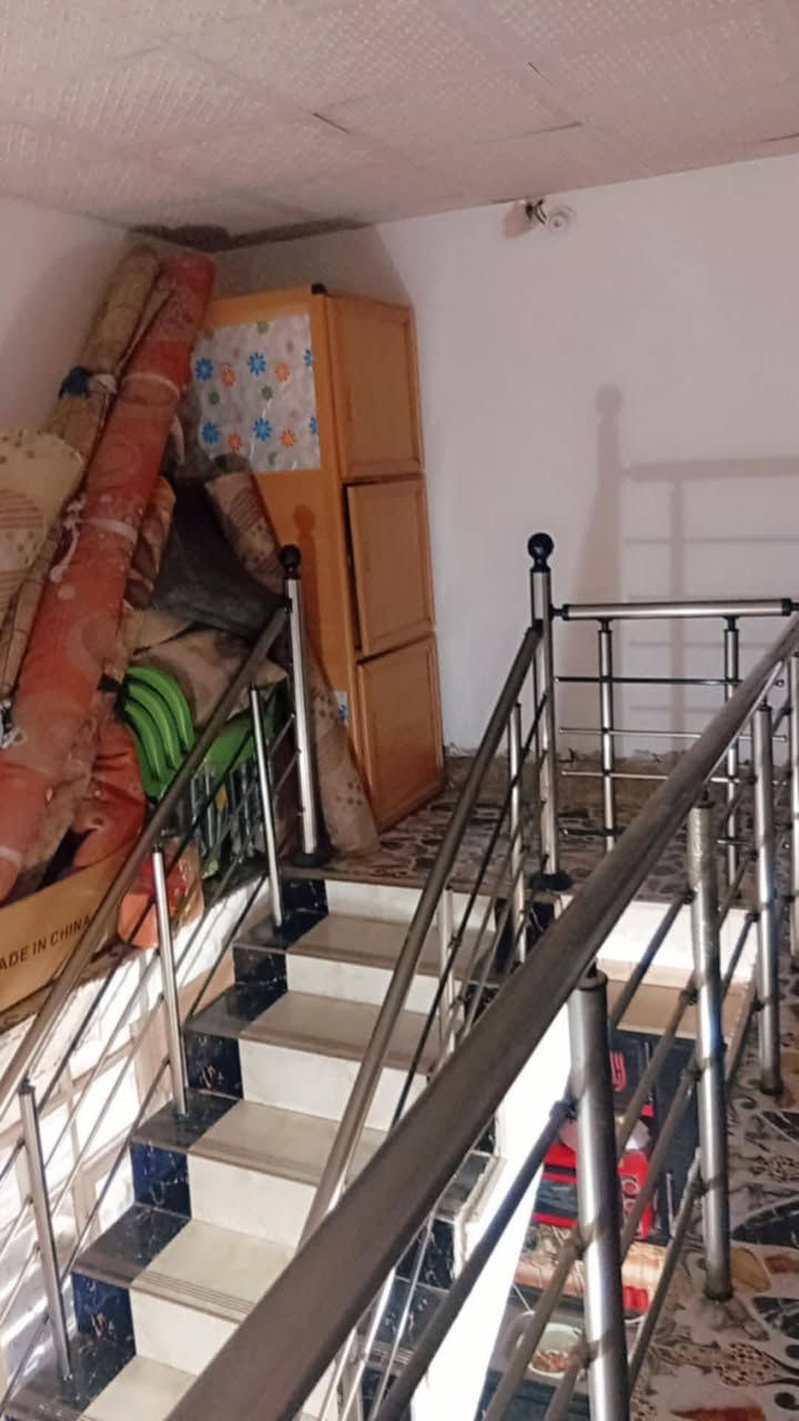 للبيع بيت يم جسر بته يبعد  200 متر  على الكونيش 50 متر مساحه 135 متر طابق ونص


**إذا كنت صاحب هذا الإعلان وتريد حذفه لأي سبب، رجاءا أرسل رسالة إلى الدعم الفني**