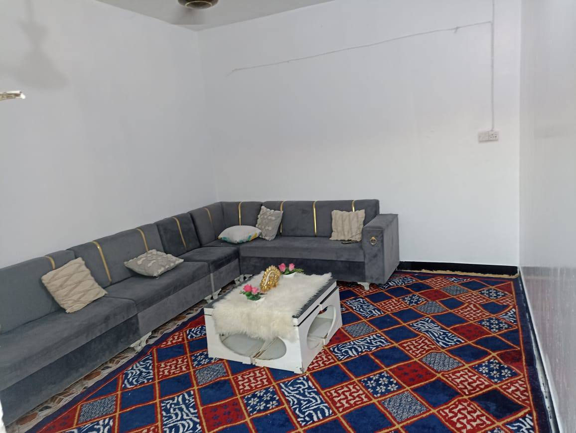 بيت بل سديناويه قرب المستوصف زراعي المساحه 120 السعر 45 الخدمات تبليط وكهرباء وماء ومجاري البناء ابلوك ***********
