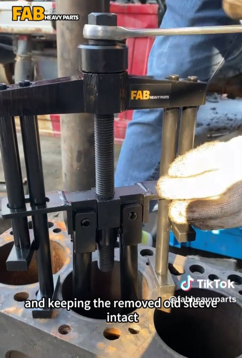 السلام عليكم اعزائي 🌷 
فخة استخراج بوش سلندر أصلي ثقيل 👍
السعر : 120 ألف 
للحجز راسل الخاص أو الواتساب *********** 
توصيل 5 الاف كل مناطق العراق
