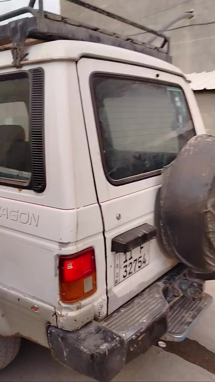 السلام عليكم من رخصه الأدمن كالوبر موديل 96 رقم بغداد نكليزي تحويل مباشر مكينه وكير  ففتي بي تبخير تخم تاير كهربائيات شغاله دواخل نضيفه مكان السيارة بابل الحمزه الغربي 
السعر 29 وبيه مجال 
موبايل ***********
***********
