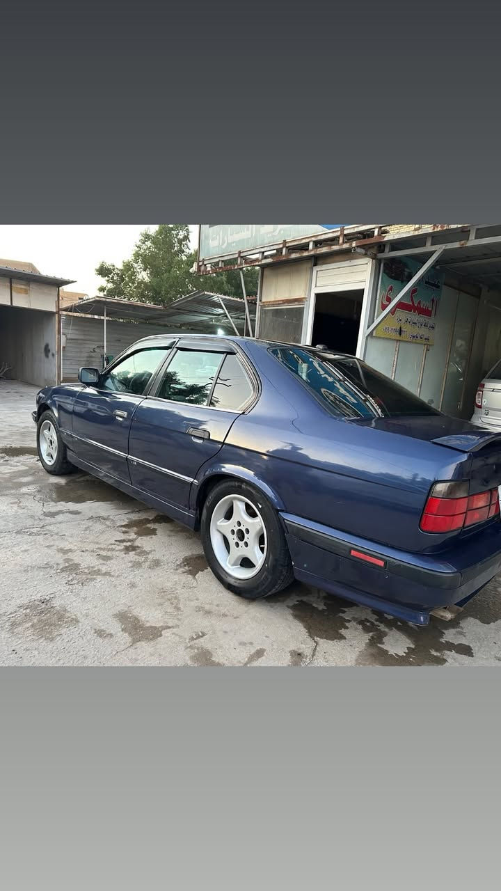 السلام عليكم
BMW
1989
سياره ترايها للبصره 
توني مجفتها سياره خير من الله 
صبغ عام لجماليه 
سنويه نافذه 
بيها ضربه بجهه اليسره صعدت رصيف 
ابيع بدون تحويل رقم اربيل
راعيها متوفي 
38 وبيها مجال مكاني بغداد سيديه
***********
مستعجل علي بيعتها اذا تشوفها غاليه الله يرزقك بالاحسن
