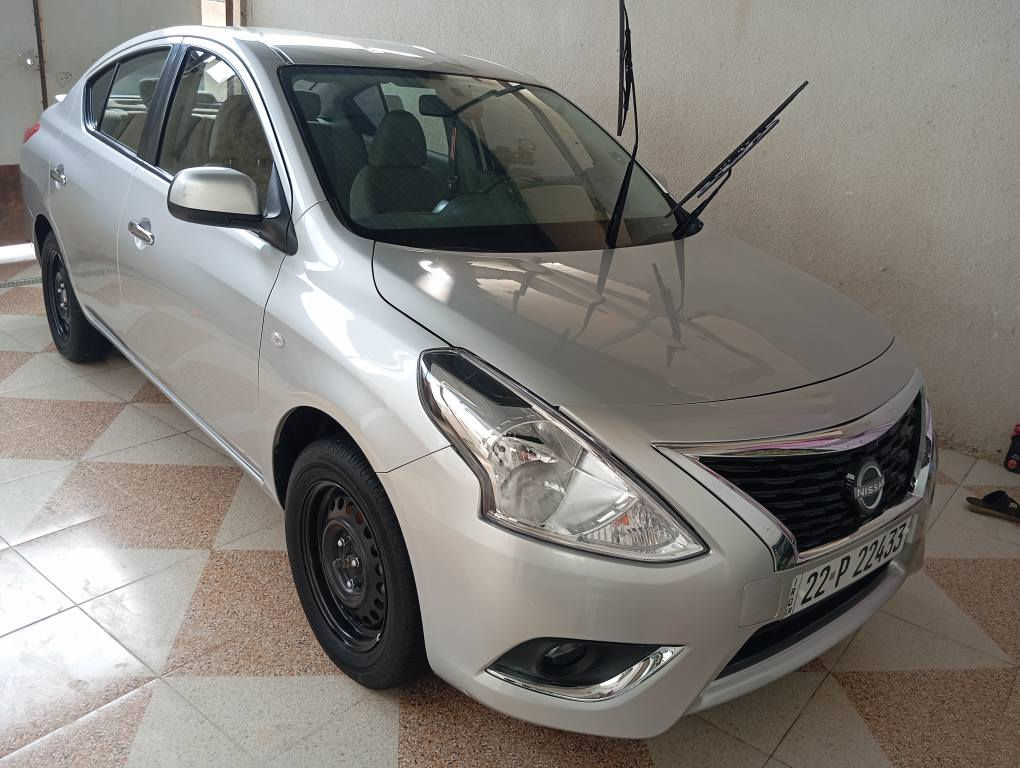 السلام عليكم نيسان صني موديل 24هندي كفاله عامه ماعده قطعه وحده صبق بدون ضربه سياره جديده مكينه كير تبريد حداده وكاله مجانيه ماشيه 16شباك جديد نحله شاشه كامره مكان بصره ترقيم جديد سنويه لل31رقمي***********السعر 119,وبيه مجال البصرة, العراق
