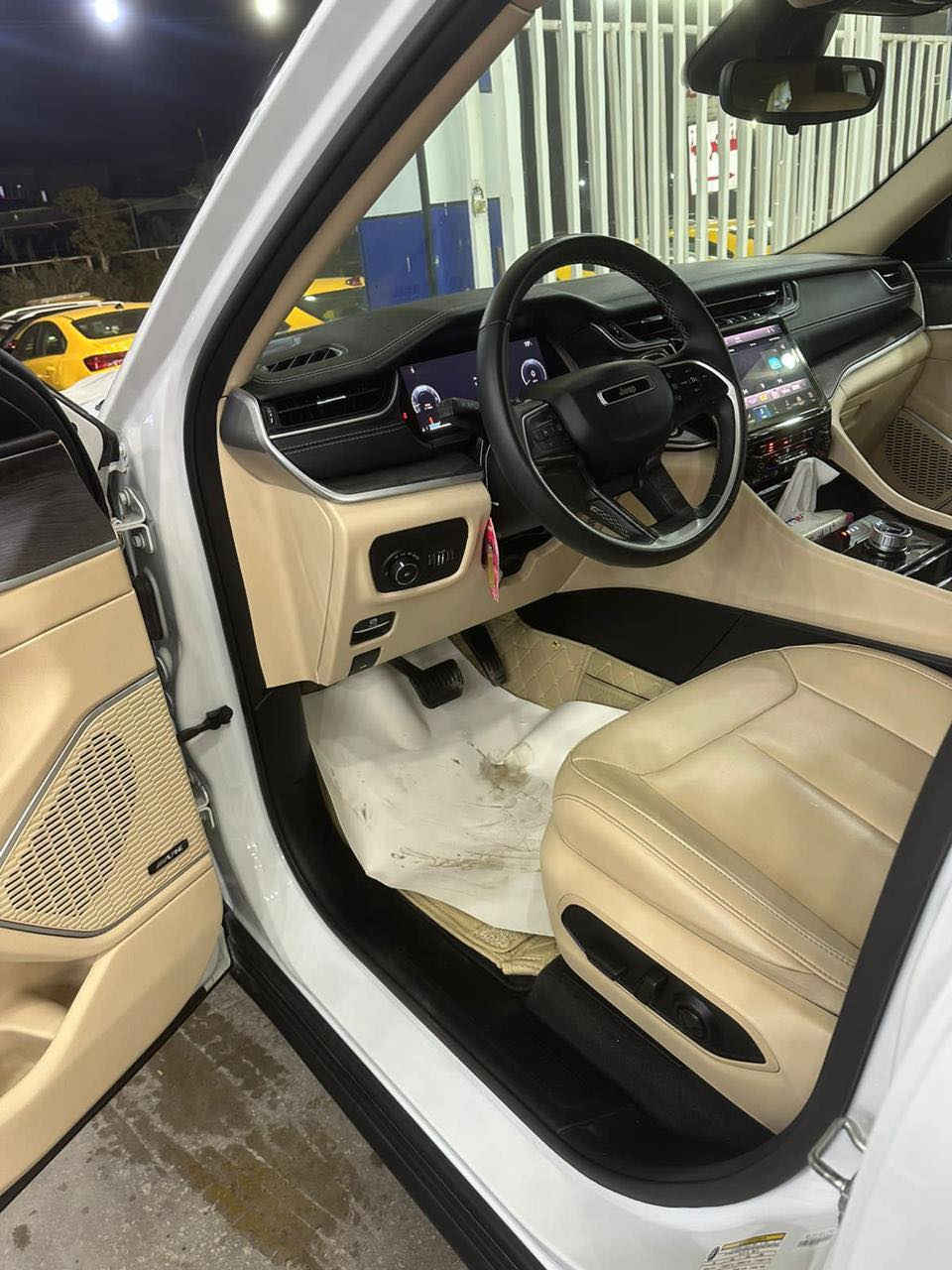 جيب لمتد 2022

فول السياره 5 راكب
وارد امريكي حادثها خلفي 
رقم بغداد مكاني بغداد جديده 
استفسار اتصل ***********
السعر 27000$
