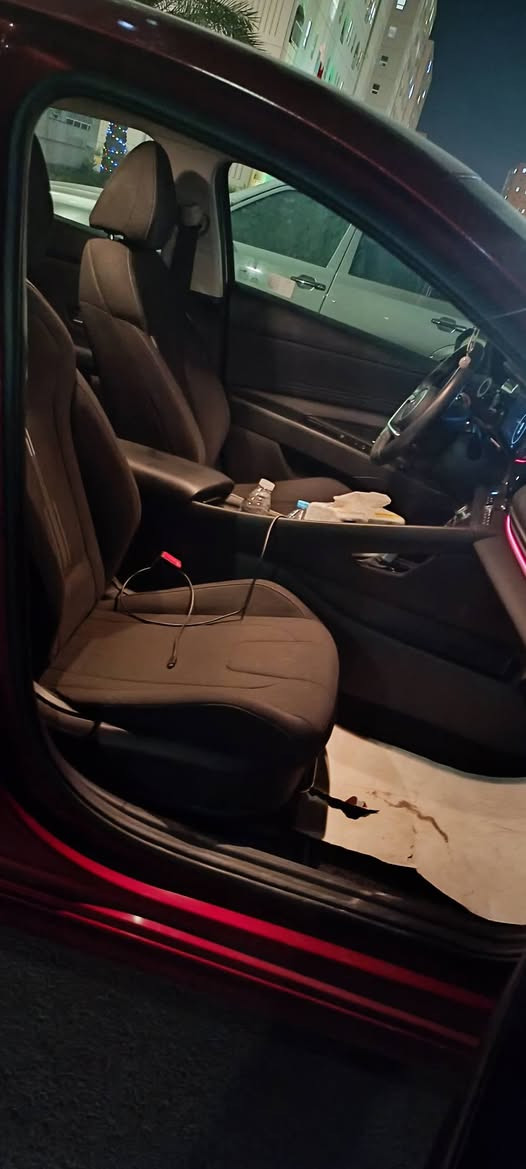 السلام عليكم ورحمة الله وبركاته 
النترا 2024 فول مواصفات بانزين
فتحة
لدات امامي وخلفي
سايد بريك بصمة
دشبول متصل 
بدون ايرباك
مكينة 2000
ماشية 30 الف
الضرر تبديل قبع صندوق فقط
مكان السيارة بسماية 
رقم الهاتف ***********
السعر 180 قفل ..
