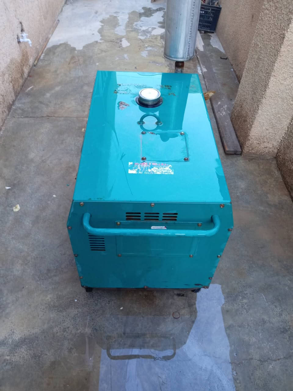 السلام عليكم للبيع مولده كامه كاتم مستعمله شي قليل جانت تشتقل بس انتركت شهر بس عايزه باتري قطعه نضيفه اخو الجديد وسعره مناسب السعر 600 وبيه مجال الرقم للتواصل واتساب ***********
