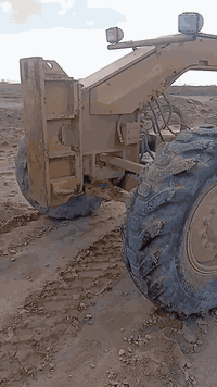 السلام عليكم جريدر للبيع موديل 86 المكفوله رقم وسنويه باسمي روتر تحيه قماره ناصيه بلاد تخوم تاير جديد حداديه جديده للاستفسار اتصل على هذا الرقم***********
