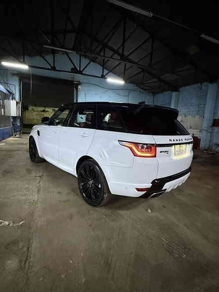 سلام عليكم. رانج سبورت وارد أمريكي. 
بنيد. مبدل نفس لون. فقط. 

مديل 2020. Hse. ماشيه ٤٢ الف. 
 مكينه v6. ٦ سلندر 
داخل احمر.  داته شو سياره.  دوس كهرباء. 

بانوراما. مواصفات hse. اي نقص مبيها جاهزه سياره. 
السعر ٤١٥. بيها مجال.  
***********
