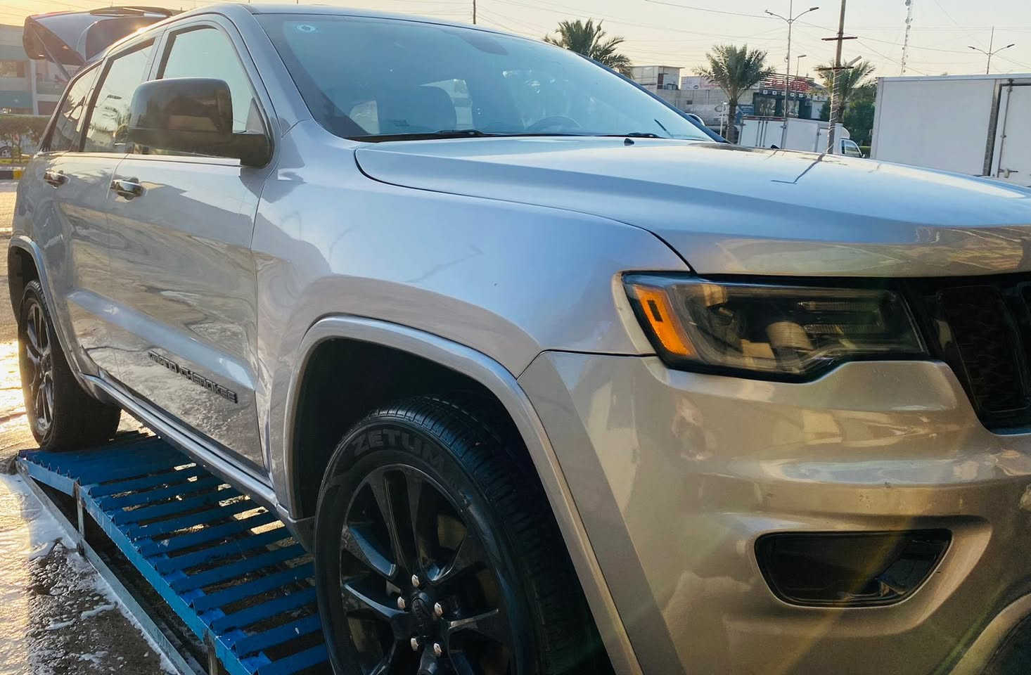 سلام عليكم 
جيب بلاك توب 2020
المواصفات 
فتحه 
بصمه 
جنطه كهرباء
كشنات تدفئه تبريد
ستيرن تدفئه تبريد
تخم تاير جديد 
ماشيه 75 الف 
تبريد وتدفئه شرط الفحص 
مبدل كير ومكينه جدد كارتون 
رافق الحادث والسونار 
( السعر 230 وبيهه مجال ) 
مكاني / بغداد جميله 
رقم الهاتف / ***********
