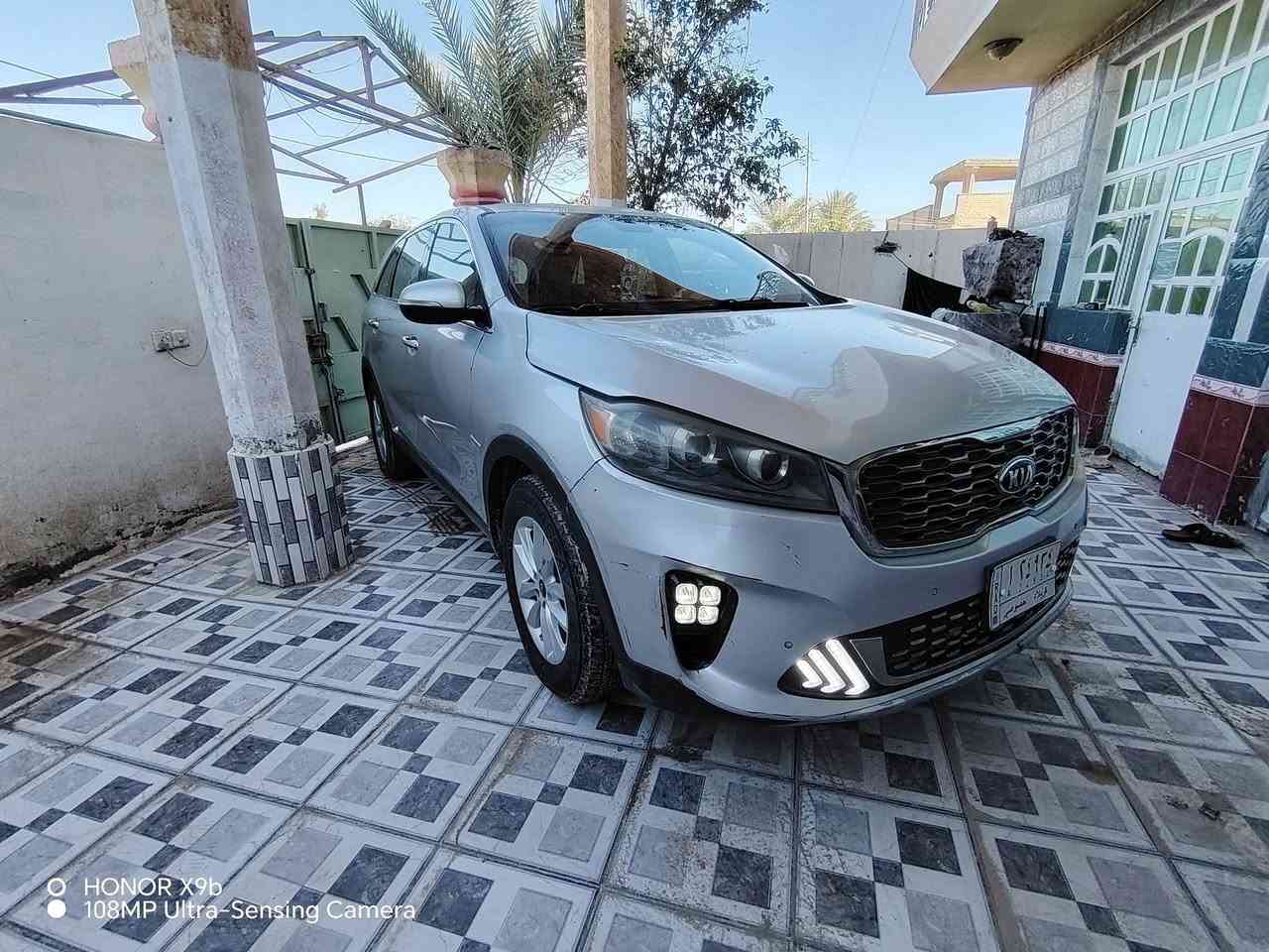 السلام عليكم كيا سورنتو 2020 امريكي اربعه سلندر سبعه راكب السياره جديده بالباكيت ماكينه وكير جدد تخم تاير جديد كهربائيات كلها شغال سياره جديده بمعنى الكلمه جاهزه السياره بيه حادث أمريكا فقط جاملغ الأمامي وبنيد وباب جاملغ خلفي بدون داخل السعر 153  المكان حله  رقم الهاتف ***********
