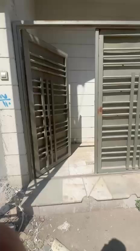 خلف السفارة التركية على شوارع تبليط 100 متر طابق واحد سعر الايجار 400
***********
