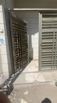 خلف السفارة التركية على شوارع تبليط 100 متر طابق واحد سعر الايجار 400 ...