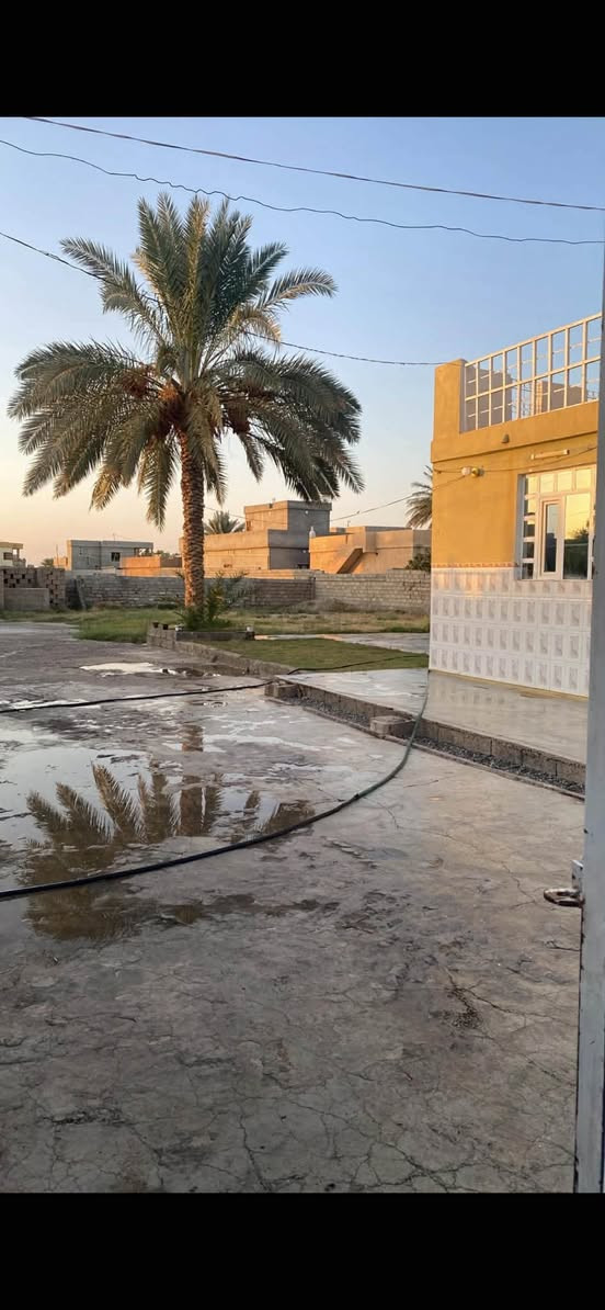 بيت #للبيع صالح للسكن
  مسيج وكامل  وبي قطعة مال بيت اخر
مساحة البناء تقريباً  200م
مساحة الارض كامل 1350 م تقريباً
الحوش صبة 
كراج سيارة 
صحيات وحمامات خارجي 2/2 

خدمات كاملة وجاهزة
التبليط للباب 
المدرسة 50 م
الشارع العام السايدين 50 م  

السعر المطلوب حسب الاتفاق 
يرهم مقدمه زينه وباقي بشهر 

أحمد ألحدي

***********
اتصال او واتس اب
