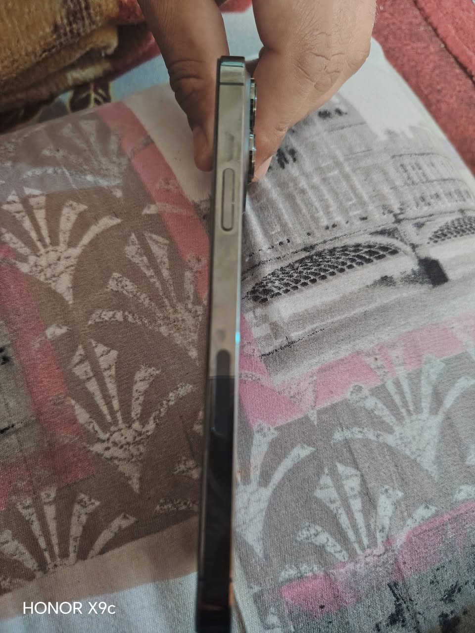 ايفون 13 برو ماكس
ذاكرة 256 نضافة فوول الجهاز لگطة.. 
لون فيلي شريحة وحده 
فيس ايدي شغال كلشي شغال.. 
سعر 700..  مكاني الرشاد 
تواصل واتساب 
***********
