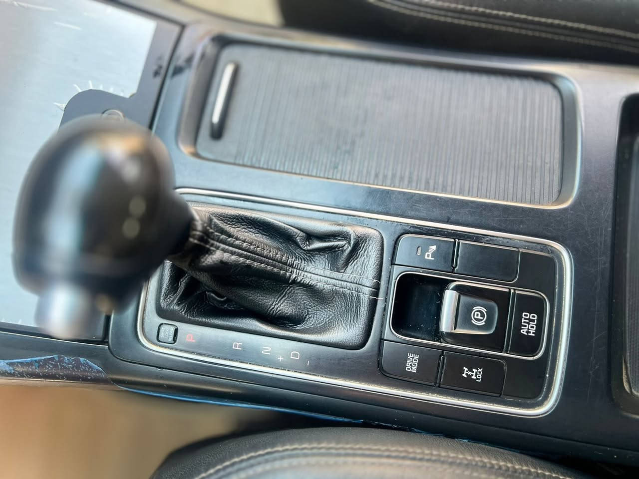 السلام عليكم
للبيع فقط 

سورنتو 2016 كويتي فول مواصفات 1/1

سياره مكفوله كفاله عامه 

مكينه 6سلندر 

كير ومكينه ما مفتوحات 

تبريد 3قطع

سياره فول 4x4

سايد بريك بصمه 

صندوق كهربائي 

كشنات تدفئة وتبريد 

حساسات اماميه خلفيه 

زراقات اماميه على ماصده

رقم بغداد بسمي 

مكان سياره بغداد 

سعر سياره 225ورقه

ماشية 66الف

غير متواجد على فيس بوك فقط متواجد على هاتفك 

اسيا ***********
