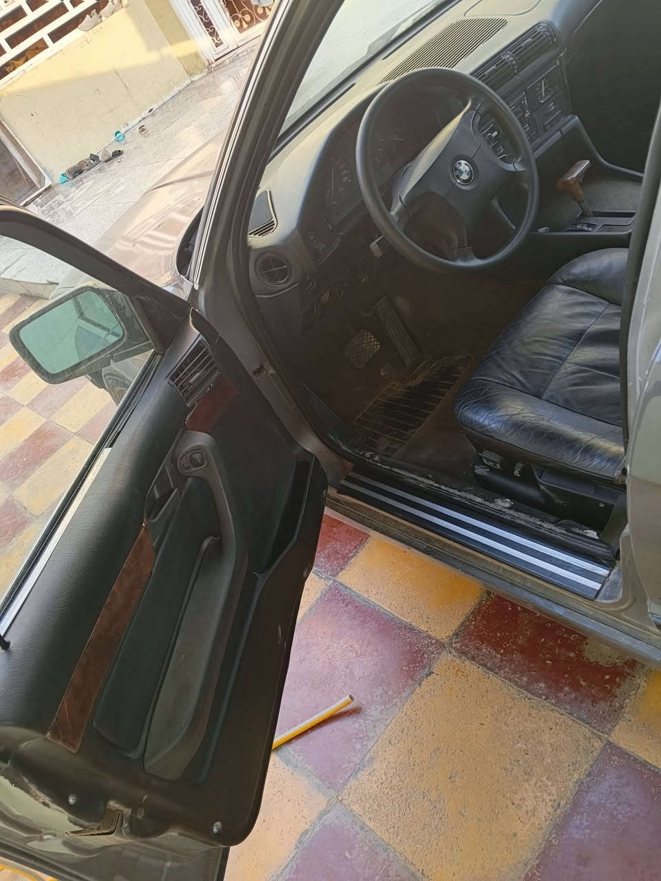 السلام عليكم
Bmw 525i السيارة نضيفة وبدون ضربة بس بيها خياس قليل ومصلح موديل 92 محدث غرفة جديده مال 95 ومصبوغة جديد كير ومكينه مبدلات جدد حداديه اماميه مسويها قبل شهرين زوج تاير امامي هم شادلها والخلفي 90 بالميه السيارة معمرة جديد نواقصها بس الحداديه الخلفيه تخم دبل جديد تبريد مايشتغل 
السعر 52 وبيها مجال
مكان حله /***********
