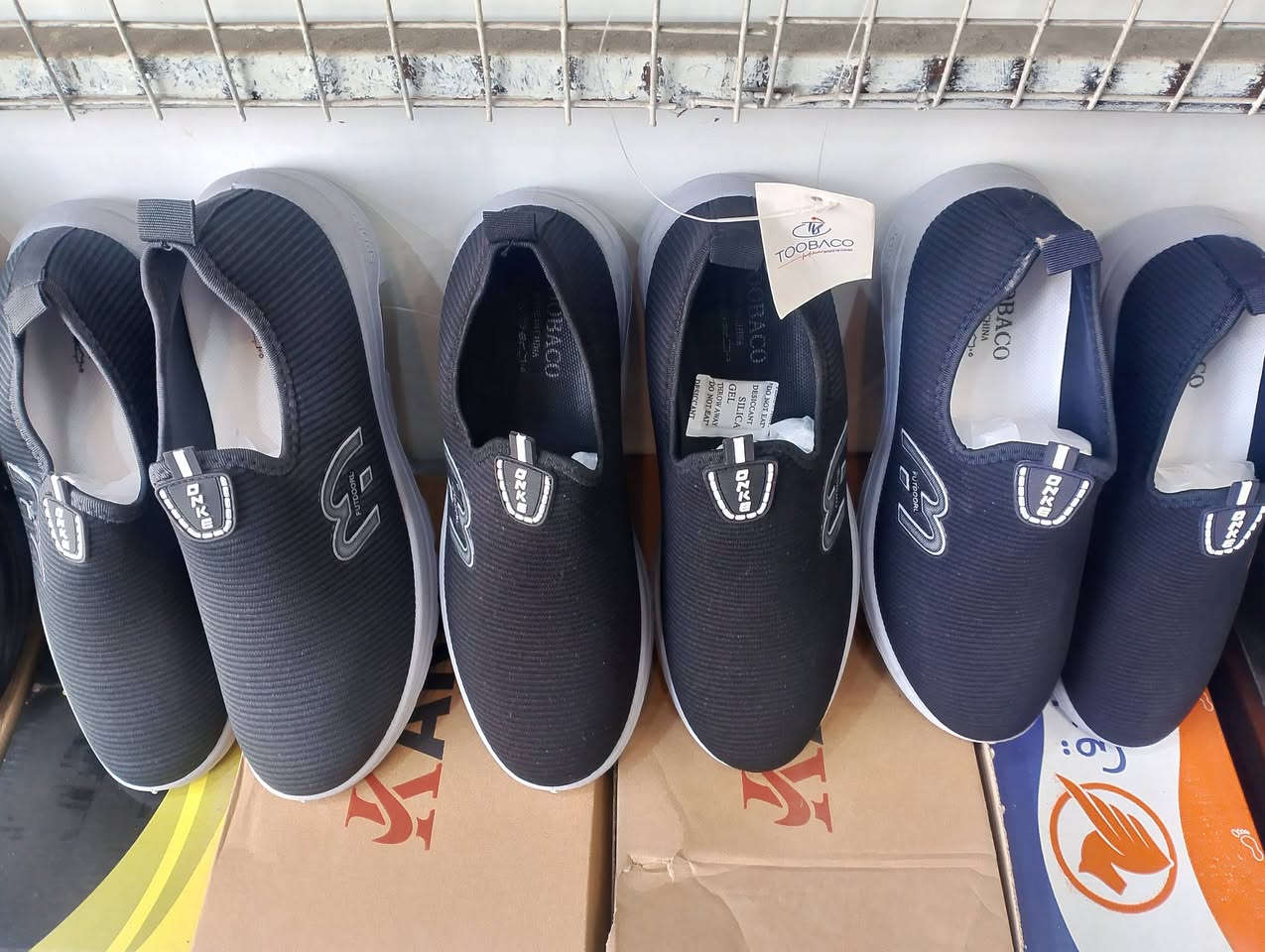 وصول بضاعه جديده شحاطه رجالي ونسائي واطفال واحذيه بااسعار مناسبه شارع عرق النسا  مقابيل خياطه ام عبدالله محل ياقوته ويوجد خدمه توصيل داخل القضاء للحجز ***********
