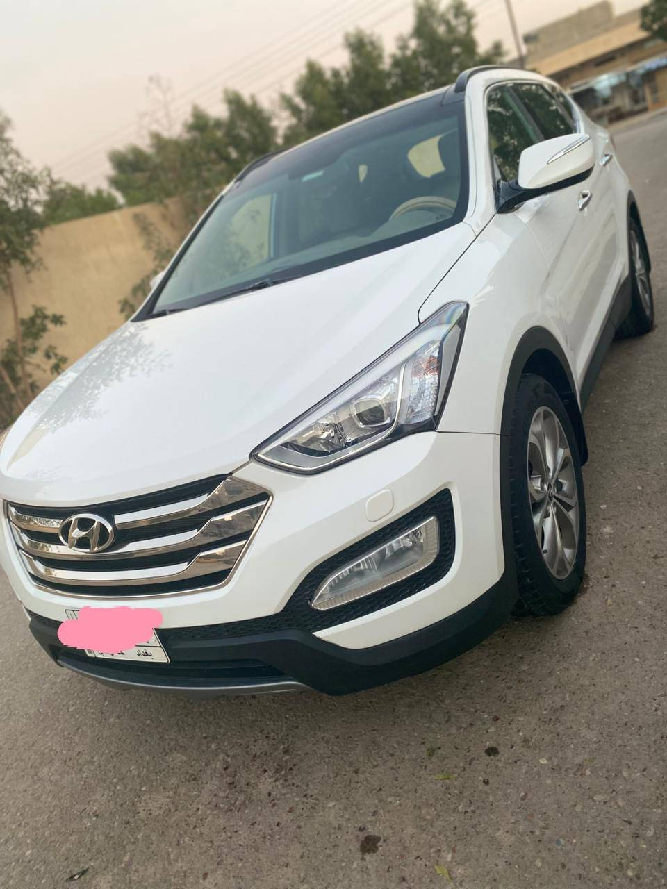 السلام عليكم .. سنتافي 1/1 ابيض صدفي رقم بغداد على وضع الشركة .. بانوراما .. ثلاث بصمات .. جلد اصلي..  كامرة .. ترحيب .. ستة سلندر .. تبريد ثلاث قطع .. ماشية 60 الف km حقيقي .. السعر 185 ورقة .للاستفسار ***********
