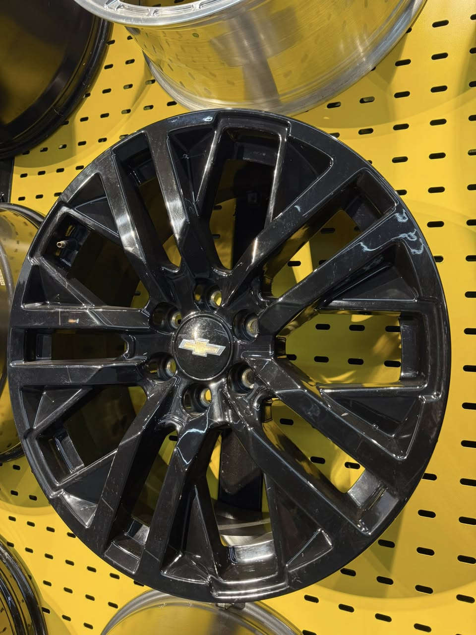 سلام عليكم 
الاطارات ويل تاهو   

موجودة 

حجم22

اصلى شركة وكاله بلادى 

موديل 2025

مال تاهو موديل جديد 

بلادى 

وكاله GM

مال تاهو موديل جديد 2025

الاطارات جديد 

***********

اسعار دذلى واتساب***********
