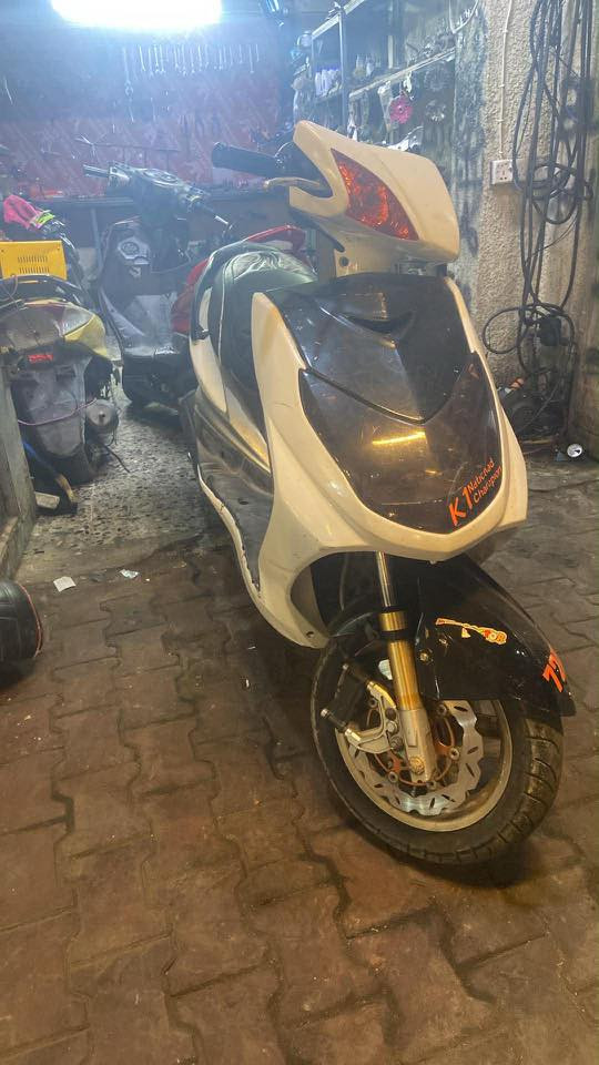 السلام عليكم شباب سكنس فحل للبيع الدراجة بيها كسن رياضي وصدر وتطوالة وفج وهاوزن وكلجات الدراجة بس كابريترها تعبان الباقي كلة تمام عارضها ب٥٥٠وبيها مجال مكاني شارع المغرب ***********
