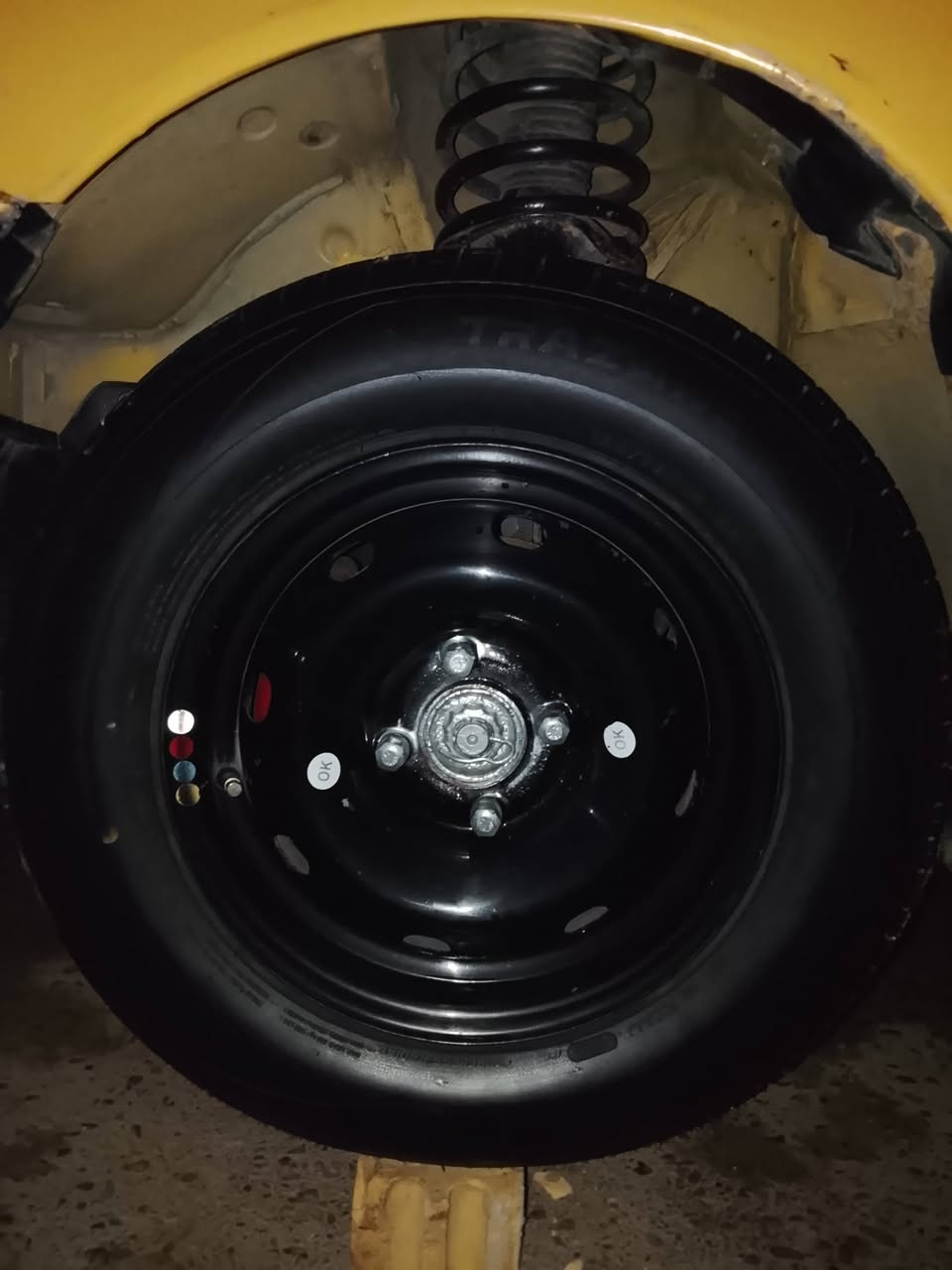 السلام عليكم شلون الشباب شباب سيارتي هاي البيجو الصفره بيها ويل وتاير جدد تخم تاير قبل اسبوع شديته واريد اراوسهن بويل كب مثل هذا وذا اكو شكل ثاني عادي اهم شي مال بيجو والخاص مفتوح عنواني بغداد مشروع تسعه نيسان وهذا رقمي ***********
