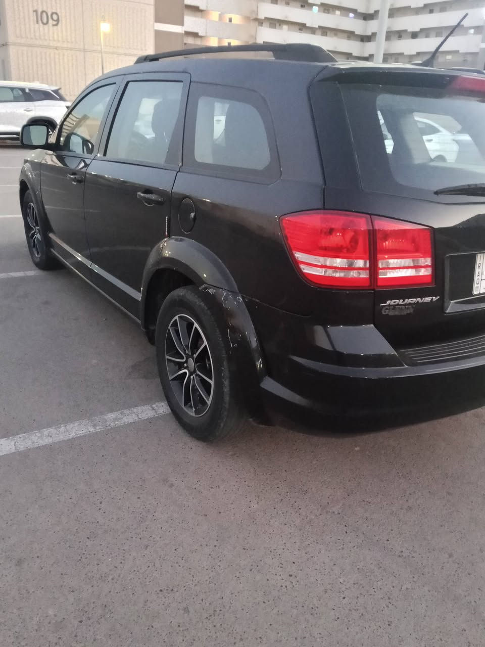 دوج حورني للبيع موديل 18 ماشية 75 الف سيارة جاهزة حادثها بس جاملغ امامي فقد البنيد مابي ضربة تحكمات استيرن اربع جهات بصمه دخول ذكية وبصمه تشغيل مكينه اربع سلندر سبع راكب قطعه وحدة تبريد مكاني بغداد سيارة على ايدي *********** رقم تليفوني
