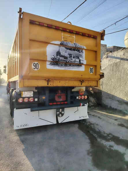 السلام عليكم للبيع رينو مشترك فالفو مسجله قاطرة ومقطورة للاستفسار اتصال( ***********)
